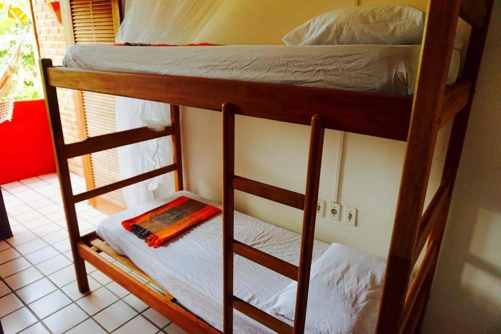 Novos Baianos Hostel E Pousada Porto Seguro Eksteriør billede A bunk bed