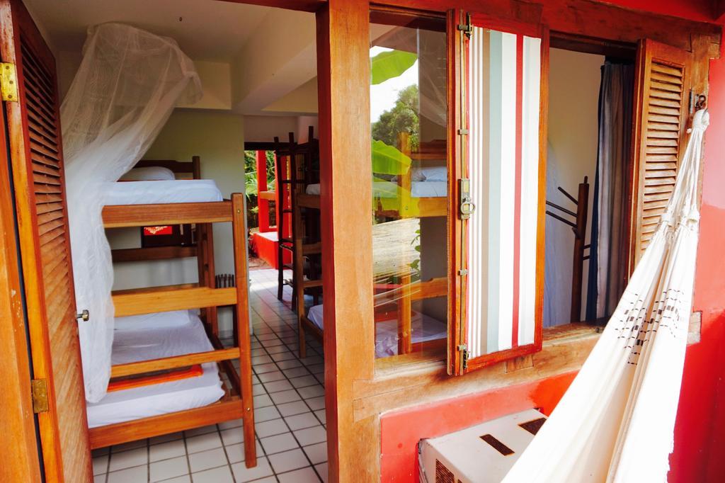 Novos Baianos Hostel E Pousada Porto Seguro Eksteriør billede A room at the hostel