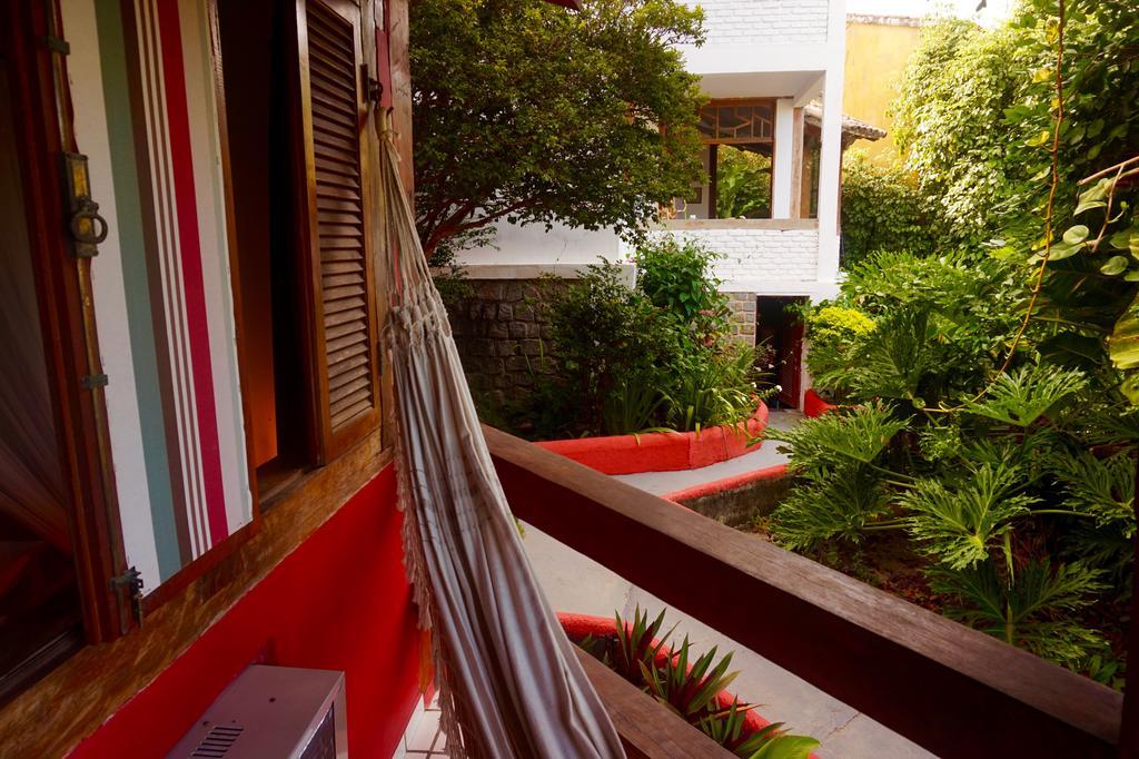 Novos Baianos Hostel E Pousada Porto Seguro Eksteriør billede A hammock in a hotel in Tulum, Mexico