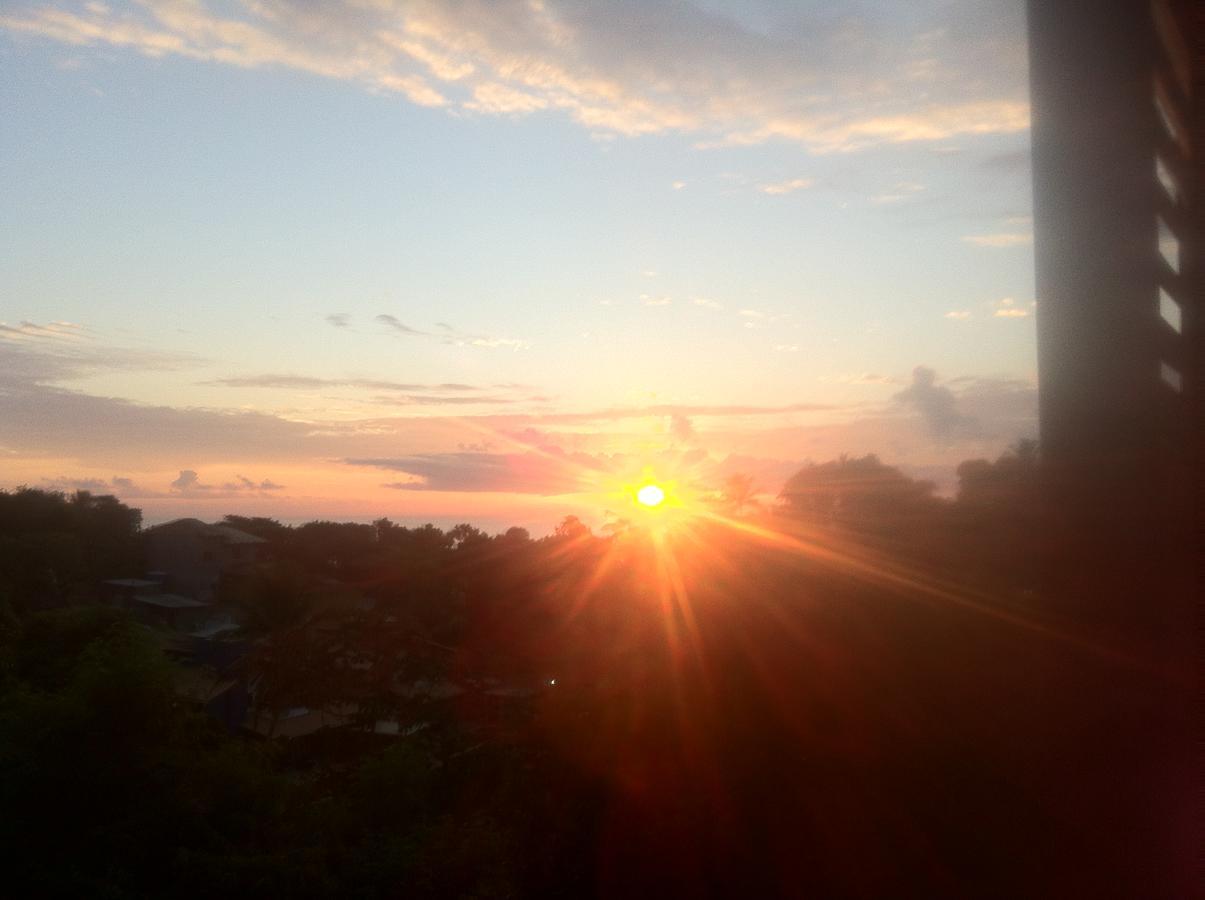 Novos Baianos Hostel E Pousada Porto Seguro Eksteriør billede Sunset in the village